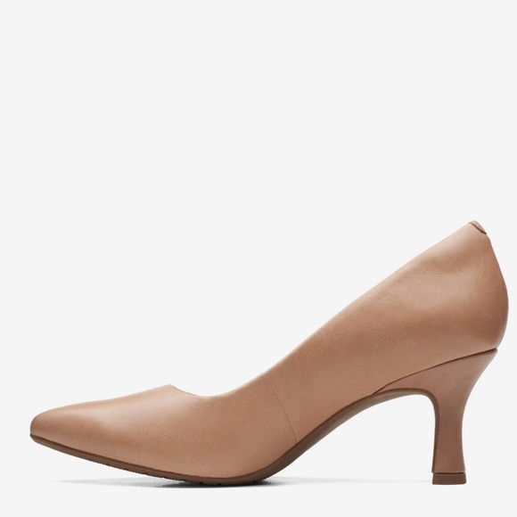 Clarks Kataleyna Gen Pump in Beige - Picture 3 of 13